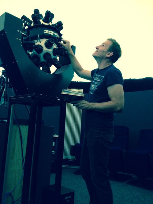 Gr&ouml;&szlig;envergleich des Planetariumsprojektors